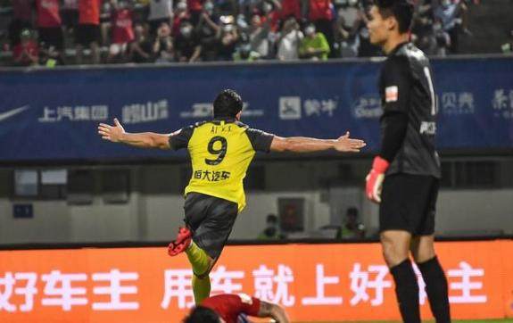 u8国际-还有谁？120球！艾克森超李金羽成顶级联赛射手王